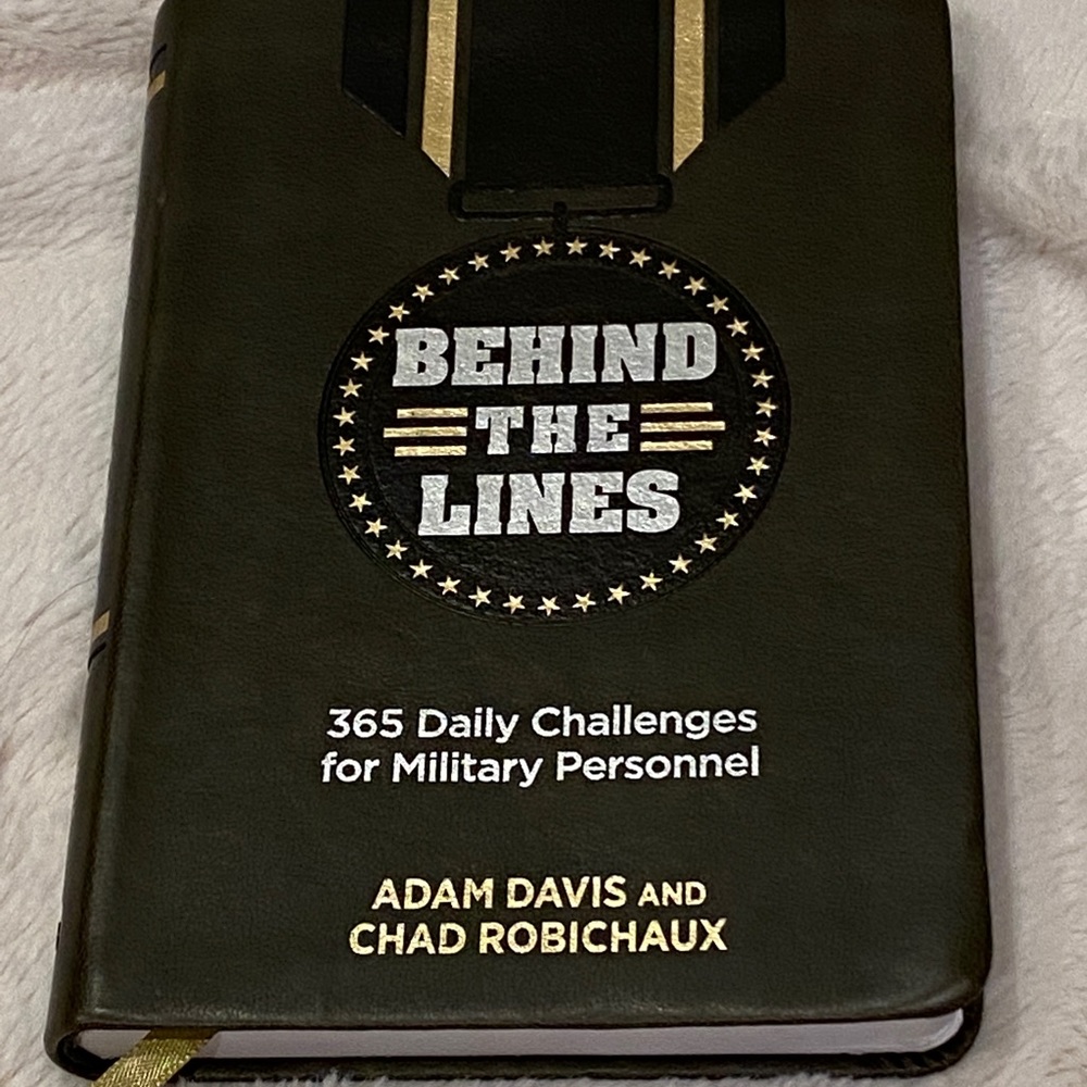 Devotional Book Behind the Lines 365 Daily Challenges for Military Personnel EUC